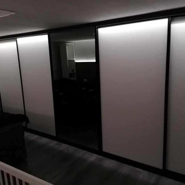 Schuifwand met ledstrip: verlichting en stijl in één!