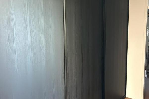 Compacte schuifkast in zwart feelwood