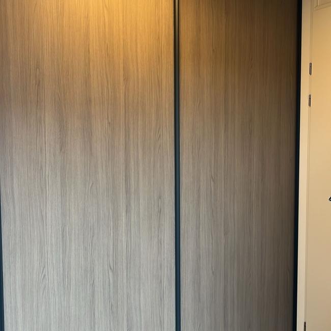 Schuifwandkast Vicenza eik grijs met antraciet profiel