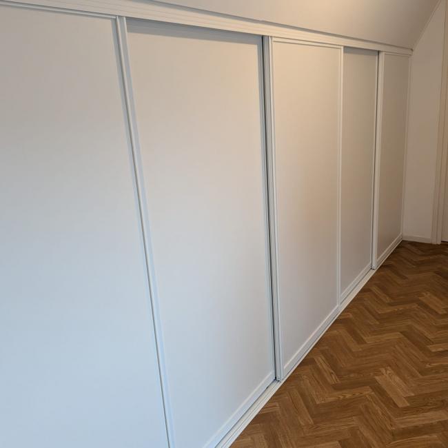 Schuifwandkast mat wit met mat wit profiel